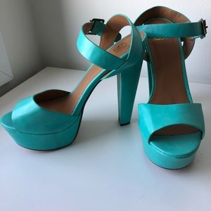 NEW Gorgeous summer bright Turquoise blue heels
